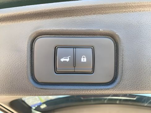 Used 2025 Nissan Pathfinder Platinum FWD image 80