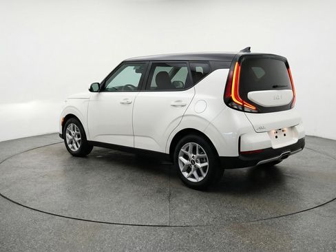Used 2025 Kia Soul LX w/ LX Technology Package FWD image 6