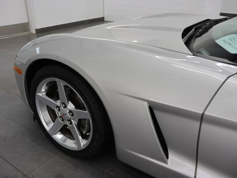 Used 2005 Chevrolet Corvette Coupe w/ Preferred Equipment Group RWD image 25