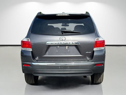 Used 2012 Toyota Highlander Limited w/ Tow Pkg AWD/4WD image 4