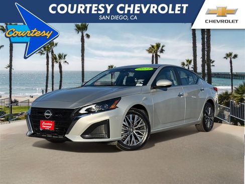 Used 2023 Nissan Altima 2.5 SV image 1