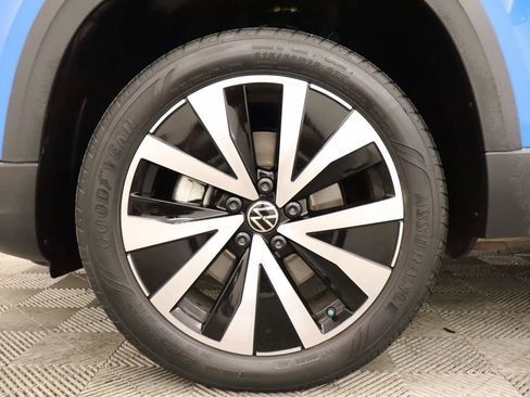 Certified 2023 Volkswagen Taos SE w/ Panoramic Sunroof Package image 7