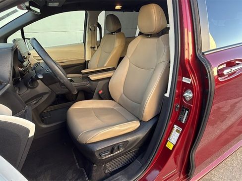 Used 2023 Toyota Sienna XLE image 13