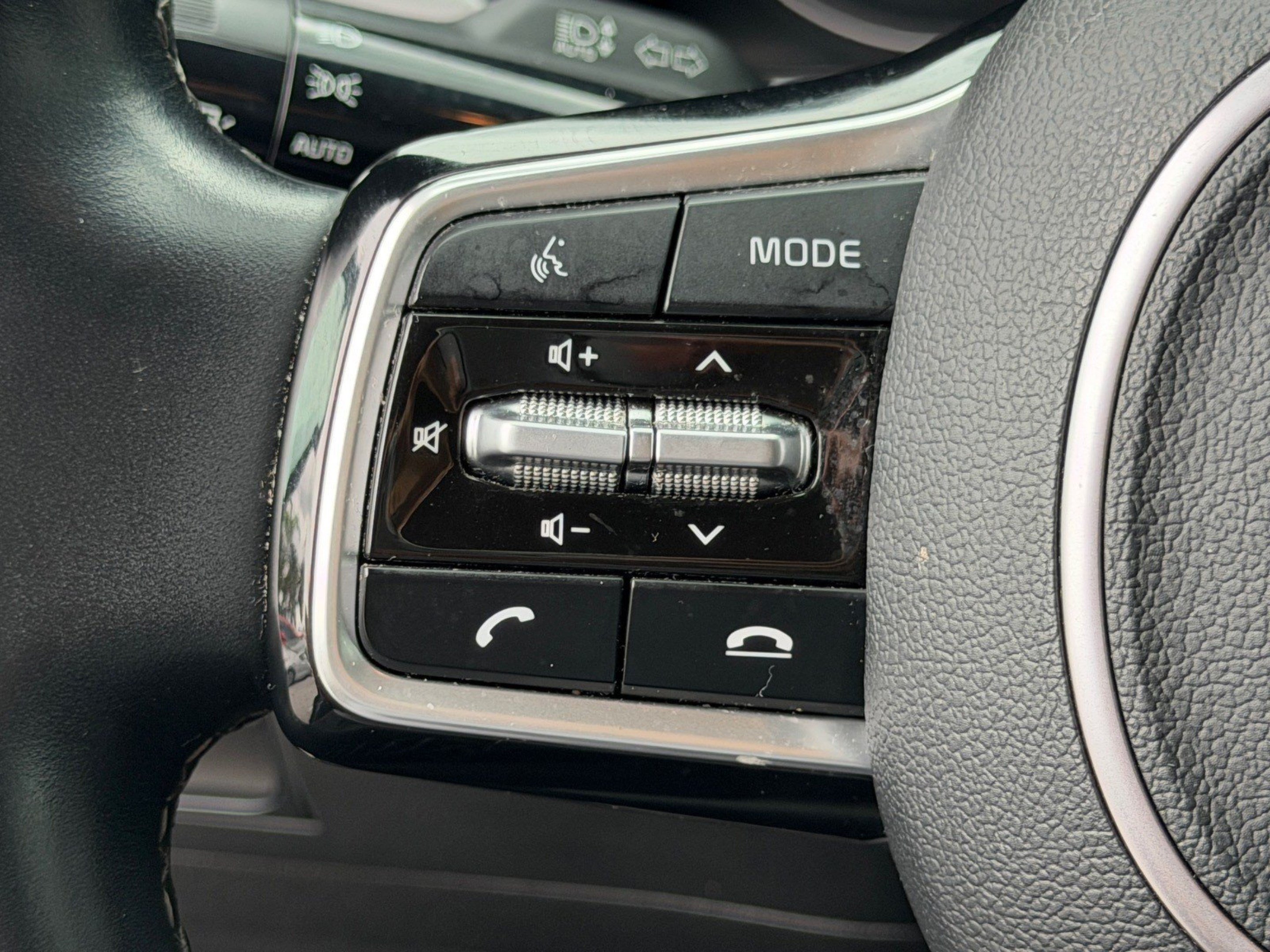 Used 2023 Kia Sorento S FWD image 40
