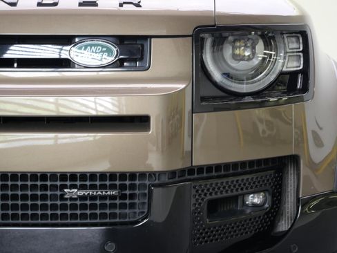 Used 2022 Land Rover Defender 110 X-Dynamic HSE AWD/4WD image 3