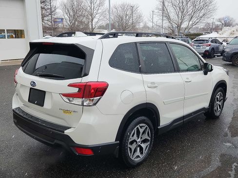 Used 2023 Subaru Forester Premium image 6