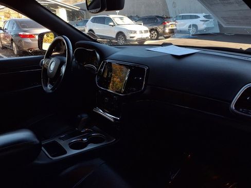 Used 2019 Jeep Grand Cherokee Limited w/ Luxury Group II image 23