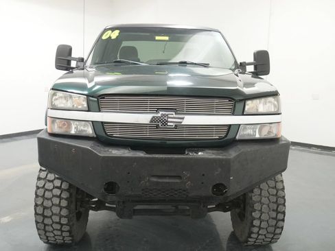 Used 2004 Chevrolet Silverado 2500 LS w/ Skid Plate Package AWD/4WD image 2