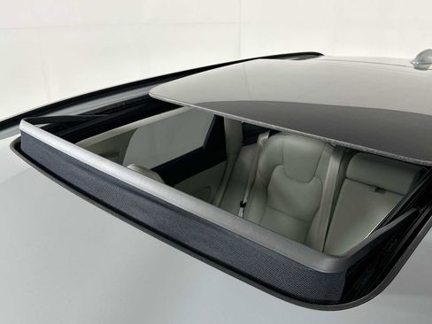 New 2026 Volvo XC60 B5 Ultra w/ Climate Package image 20