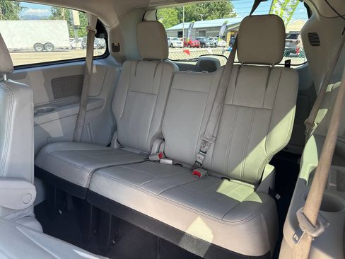 Used 2016 Chrysler Town & Country LX image 16