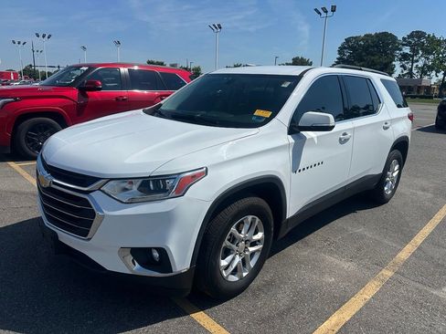 Used 2019 Chevrolet Traverse LT FWD image 2