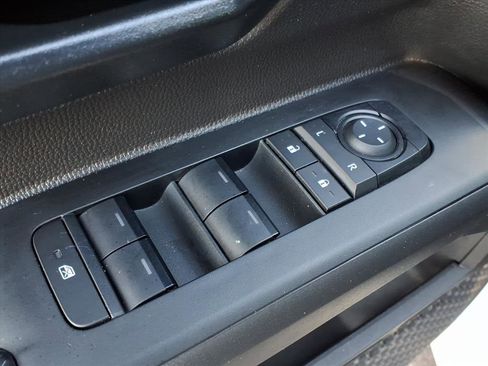 Used 2024 Toyota Tacoma SR image 12