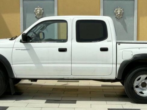 Used 2002 Toyota Tacoma PreRunner RWD image 3
