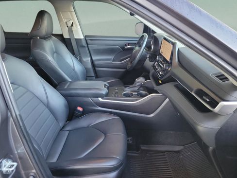 Certified 2023 Toyota Highlander XLE image 14