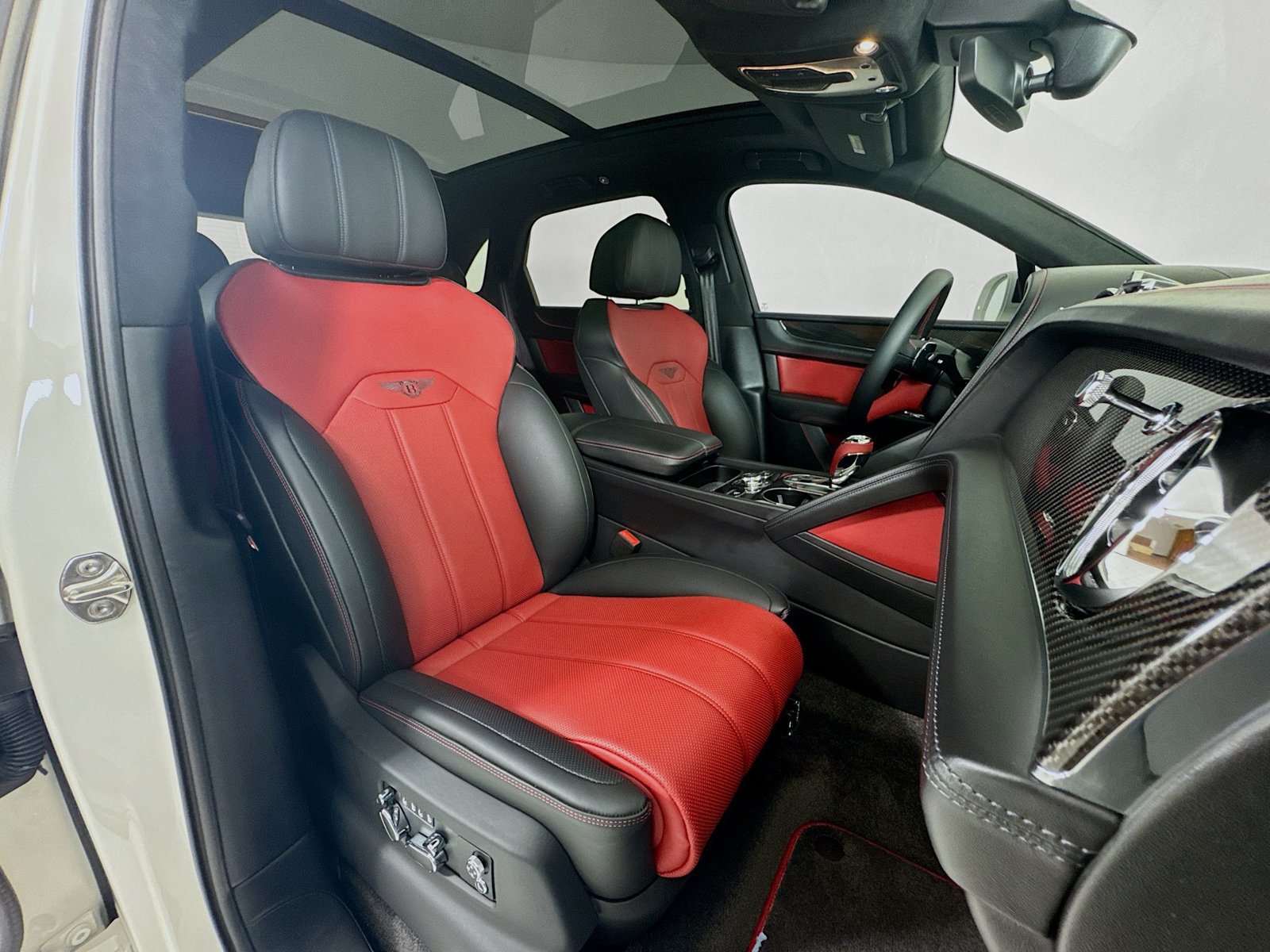 Used 2026 Bentley Bentayga AWD/4WD image 28