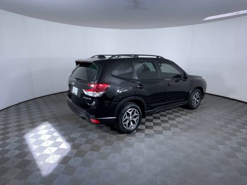 Used 2023 Subaru Forester Premium image 8