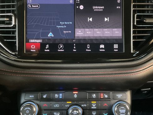 Used 2025 Dodge Durango R/T image 18