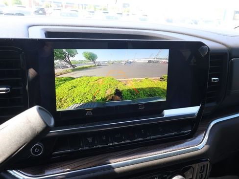 Used 2024 Chevrolet Silverado 2500 LT AWD/4WD image 25