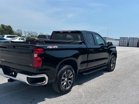 Used 2023 Chevrolet Silverado 1500 LT AWD/4WD image 3
