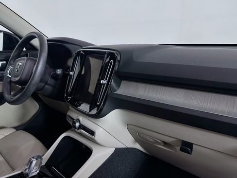 Used 2023 Volvo XC40 B4 Ultimate image 29