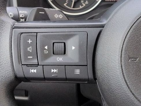 Used 2024 Nissan Rogue SV FWD image 24