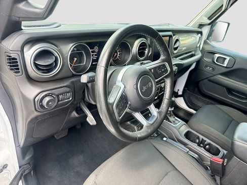 Used 2022 Jeep Wrangler Unlimited Sahara w/ LED Lighting Group AWD/4WD image 10