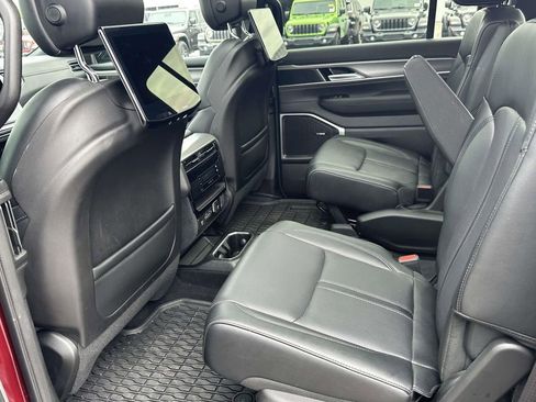 Used 2024 Jeep Wagoneer L Series II AWD/4WD image 12