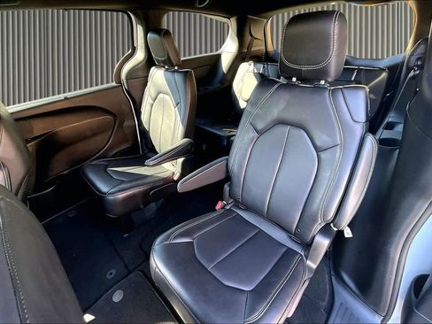 Used 2026 Chrysler Pacifica Select FWD image 23