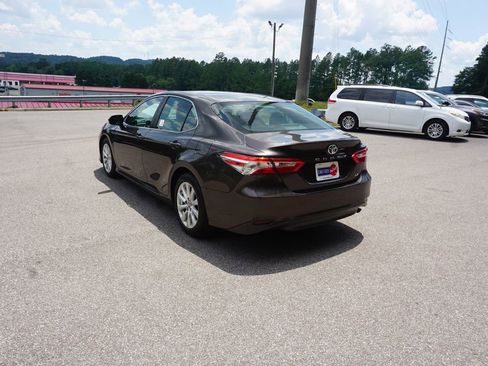 Used 2018 Toyota Camry LE FWD image 17