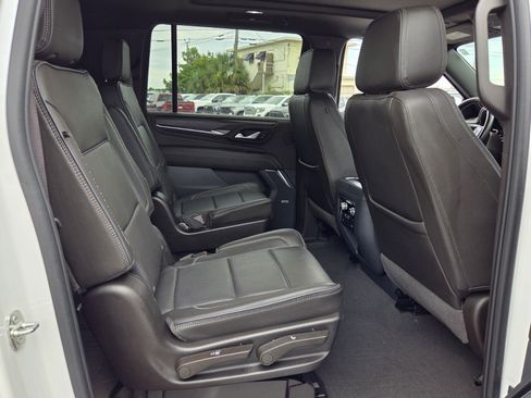 Used 2023 GMC Yukon XL Denali w/ Max Trailering Package AWD/4WD image 17
