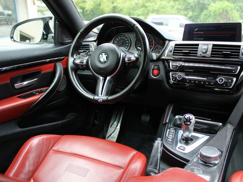 Used 2018 BMW M4 Coupe RWD image 15