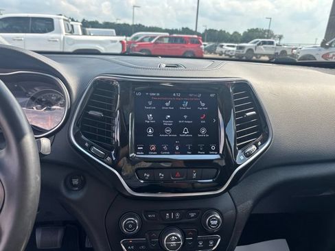 Used 2021 Jeep Cherokee Limited w/ Elite Package AWD/4WD image 40