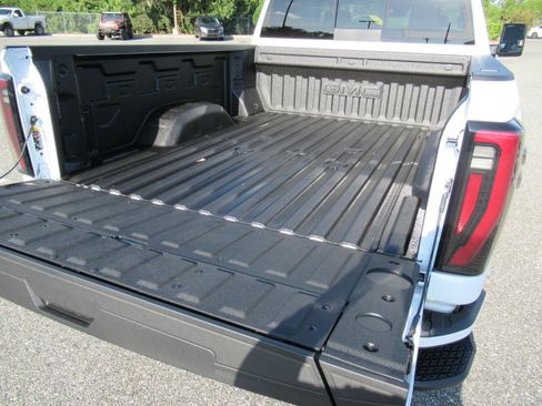 New 2026 GMC Sierra 2500 AT4 w/ AT4 Premium Plus Package AWD/4WD image 10