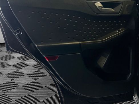 Used 2020 Ford Escape Titanium image 20