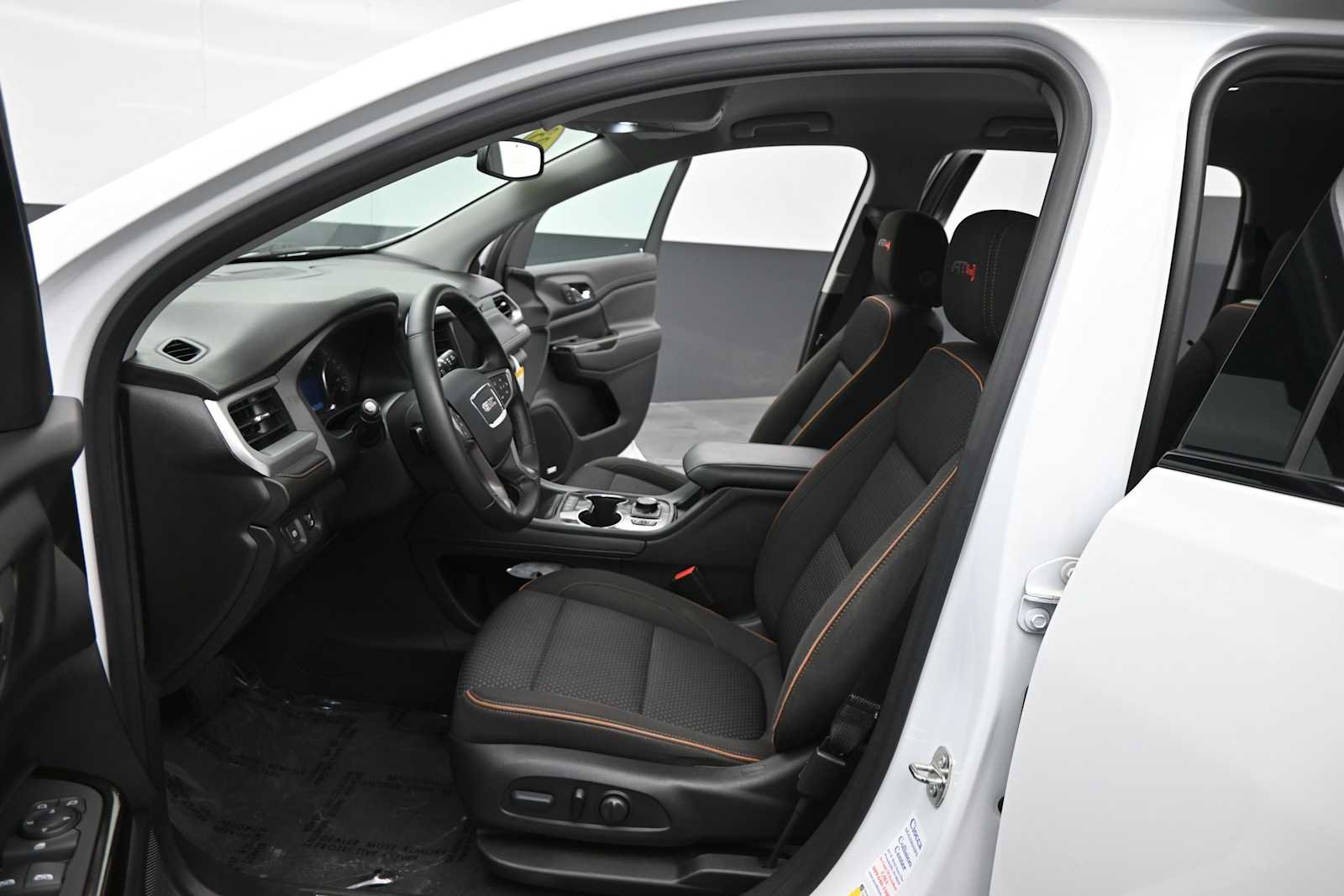 Used 2023 GMC Acadia AT4 AWD/4WD image 17
