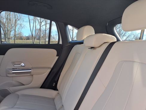 Used 2025 Mercedes-Benz GLA 250 image 23
