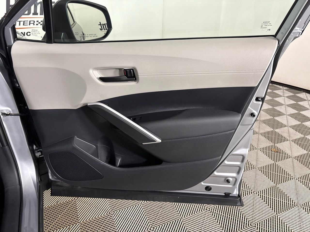 Used 2025 Toyota Corolla Cross L FWD image 30
