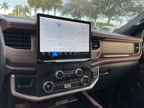 Used 2023 Ford Expedition Limited image 10