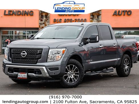 Used 2021 Nissan Titan SV w/ SV Convenience Package image 1