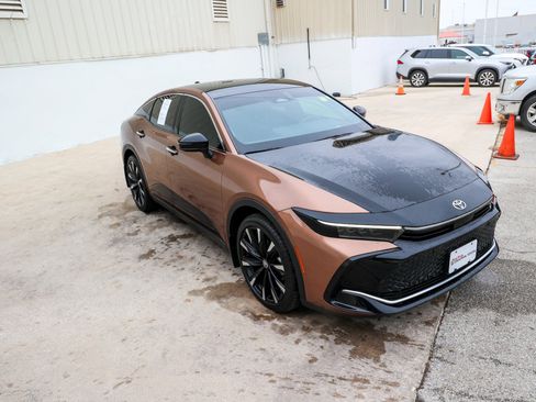 Used 2025 Toyota Crown Platinum image 5