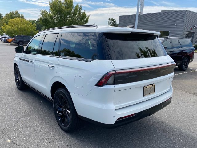 New 2027 Lincoln Navigator Reserve w/ Jet Appearance Package AWD/4WD image 26