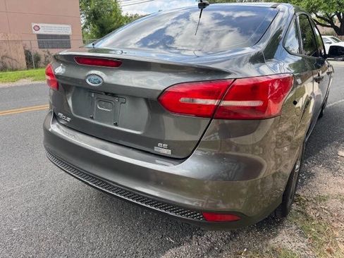 Used 2017 Ford Focus SE FWD image 12