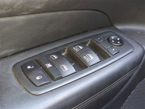 Used 2021 Jeep Grand Cherokee Laredo image 23