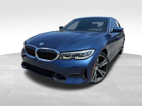 Used 2022 BMW 330i Sedan w/ Driving Assistance Package image 9
