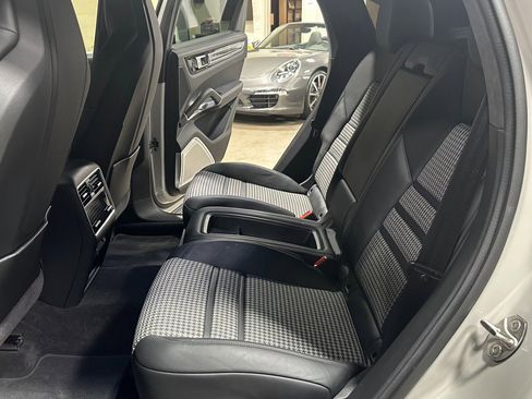 Used 2021 Porsche Cayenne Turbo S image 20