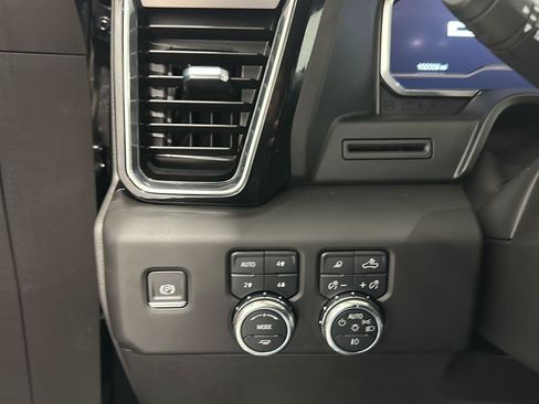 Used 2022 GMC Sierra 1500 Denali AWD/4WD image 17