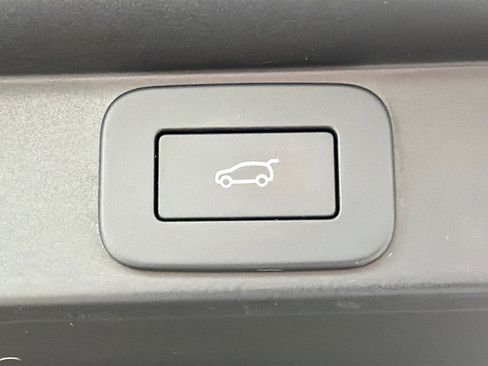 Used 2024 Land Rover Range Rover SE image 10