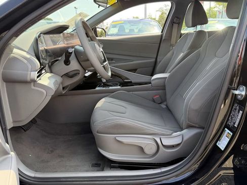Certified 2023 Hyundai Elantra SEL w/ Convenience Package FWD image 8