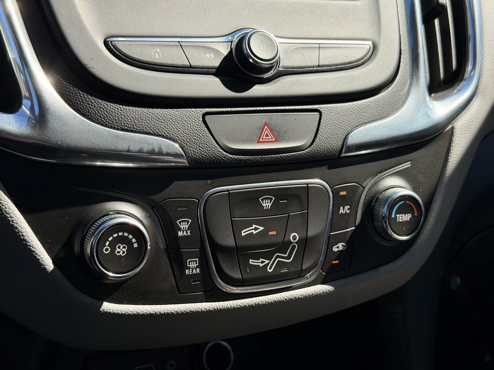Used 2020 Chevrolet Equinox LS AWD/4WD image 34
