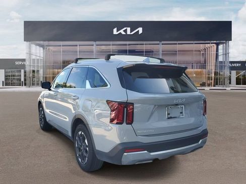 Used 2025 Kia Sorento S w/ Panoramic Sunroof Package FWD image 4
